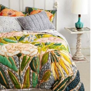 Anthropologie Witherbee Queen Quilt** with European Shams (2)